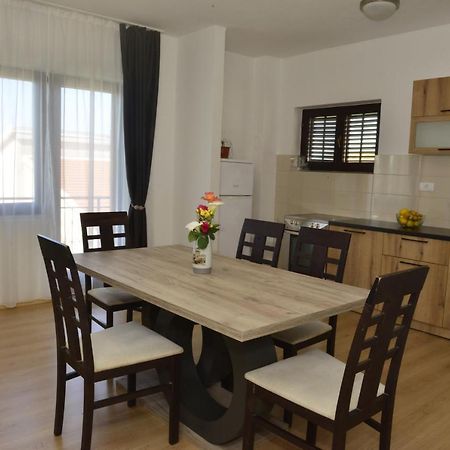 Milosavljevic Apartments Tivat Exterior photo