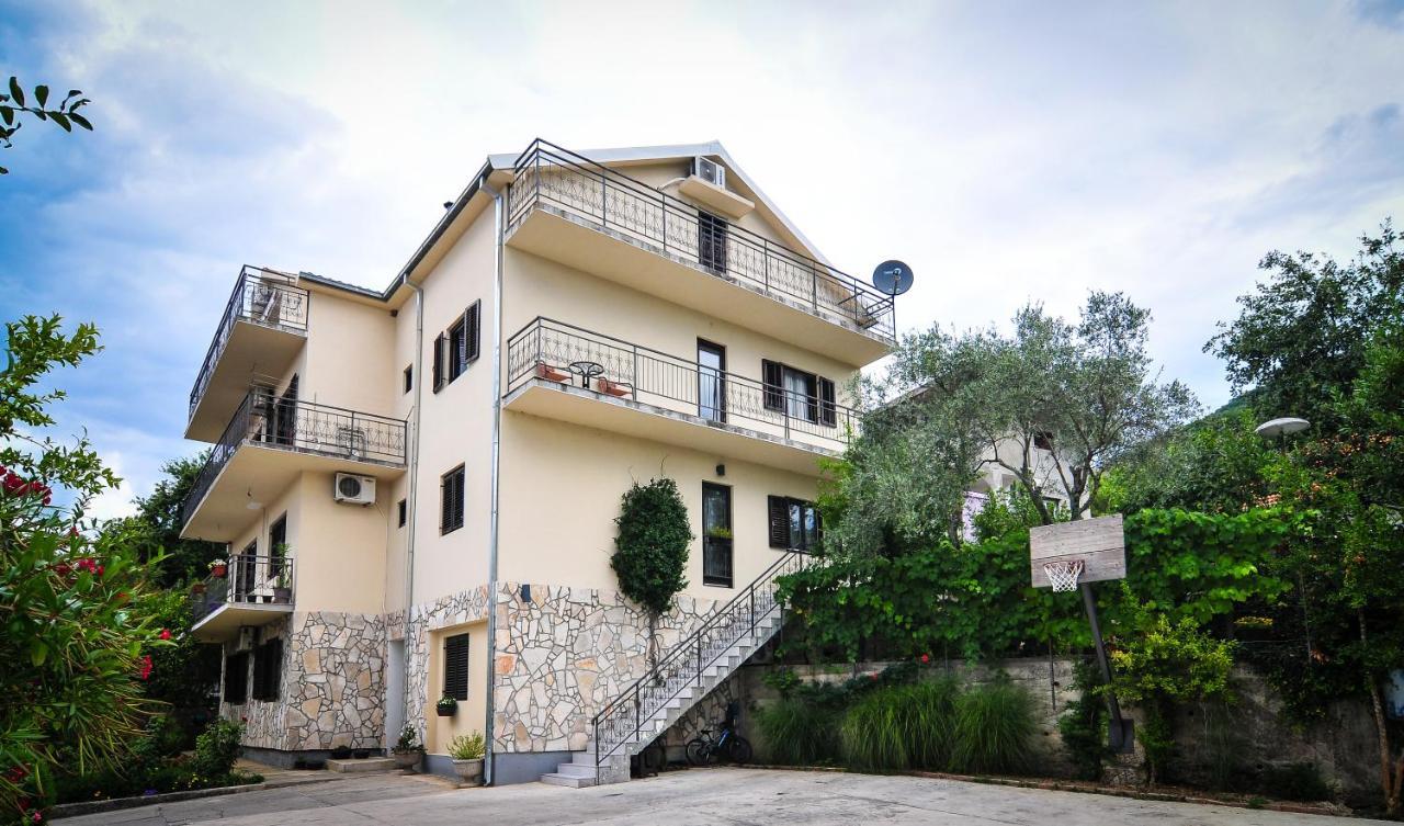 Milosavljevic Apartments Tivat Exterior photo