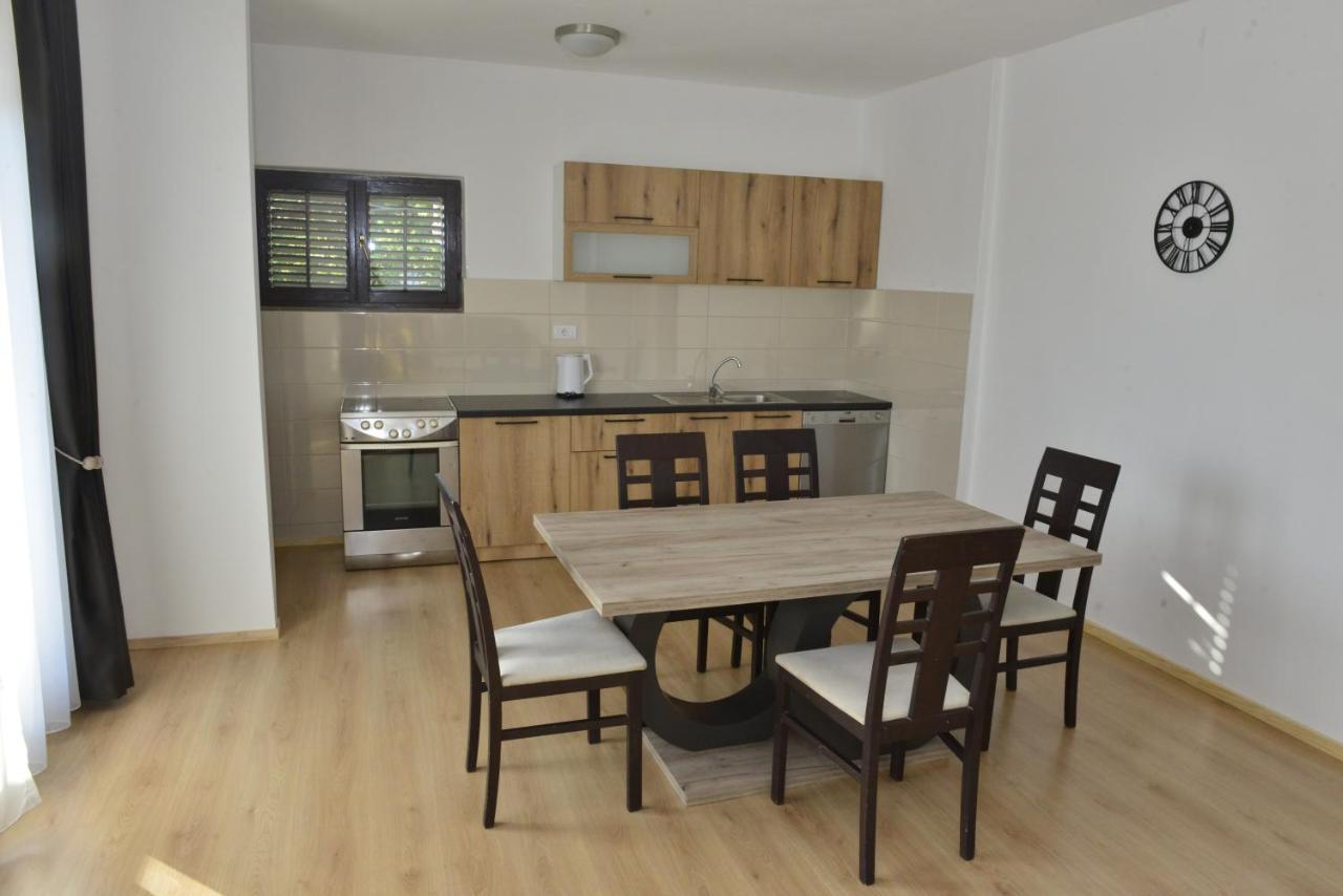 Milosavljevic Apartments Tivat Exterior photo
