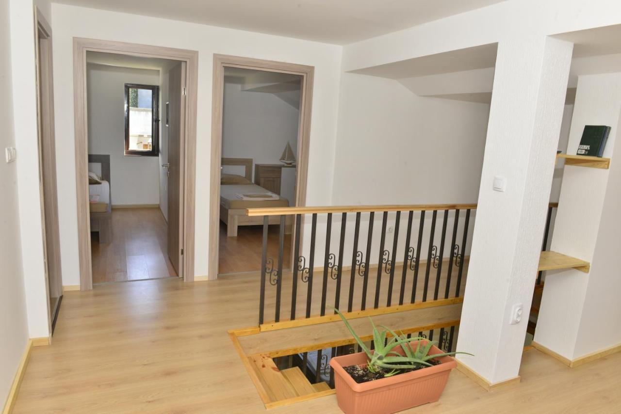 Milosavljevic Apartments Tivat Exterior photo