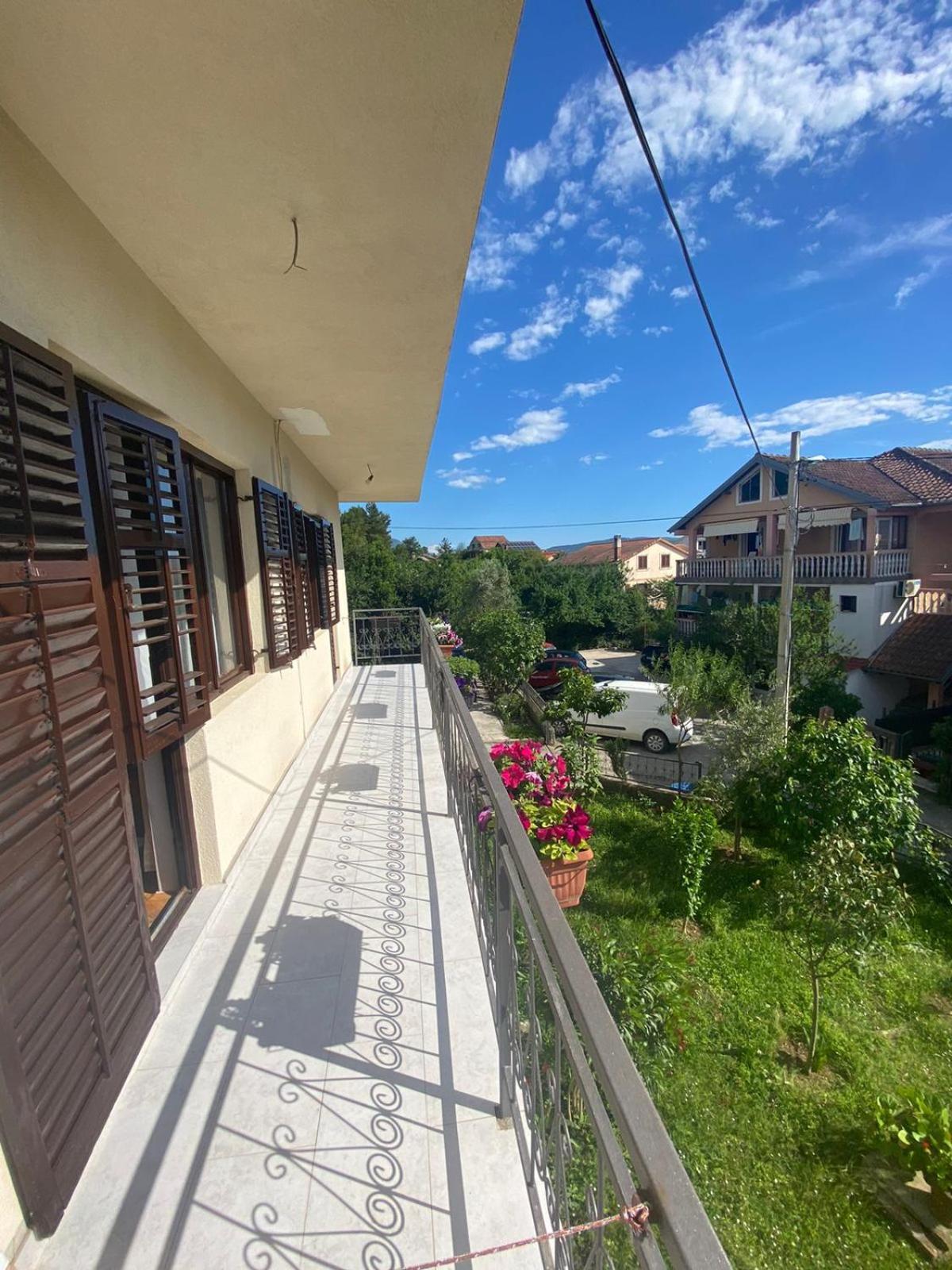 Milosavljevic Apartments Tivat Exterior photo
